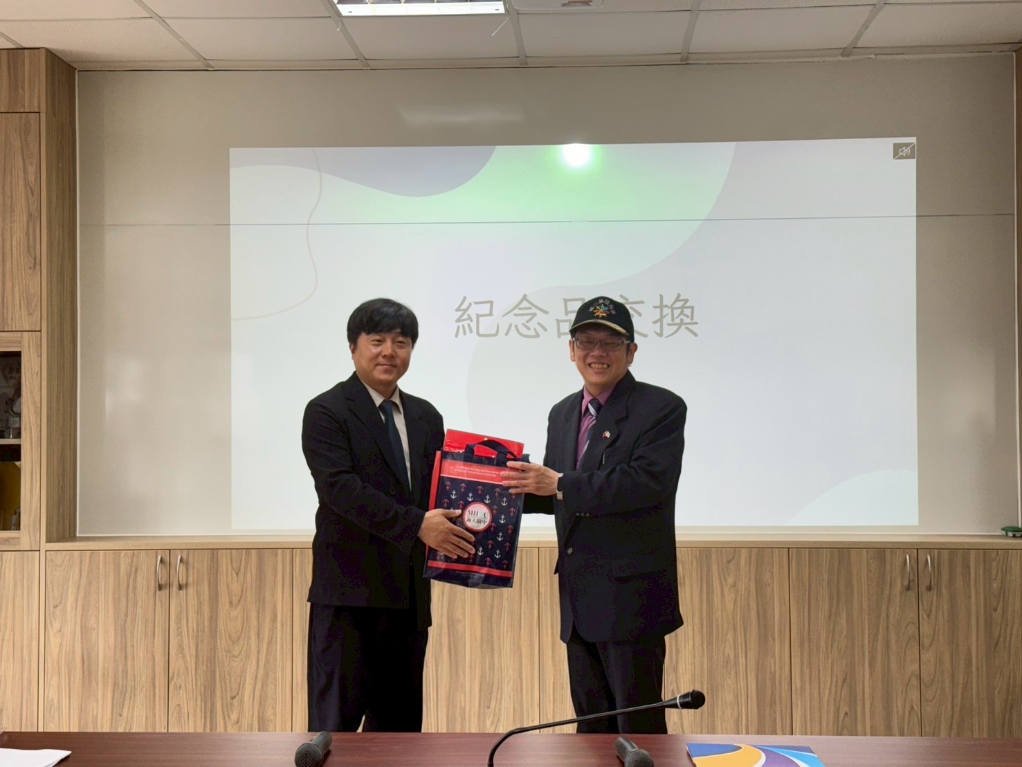 LINE_ALBUM_114.5.19%E8%8F%80%E5%B3%B6%E4%BE%86%E6%A0%A1_250521_34